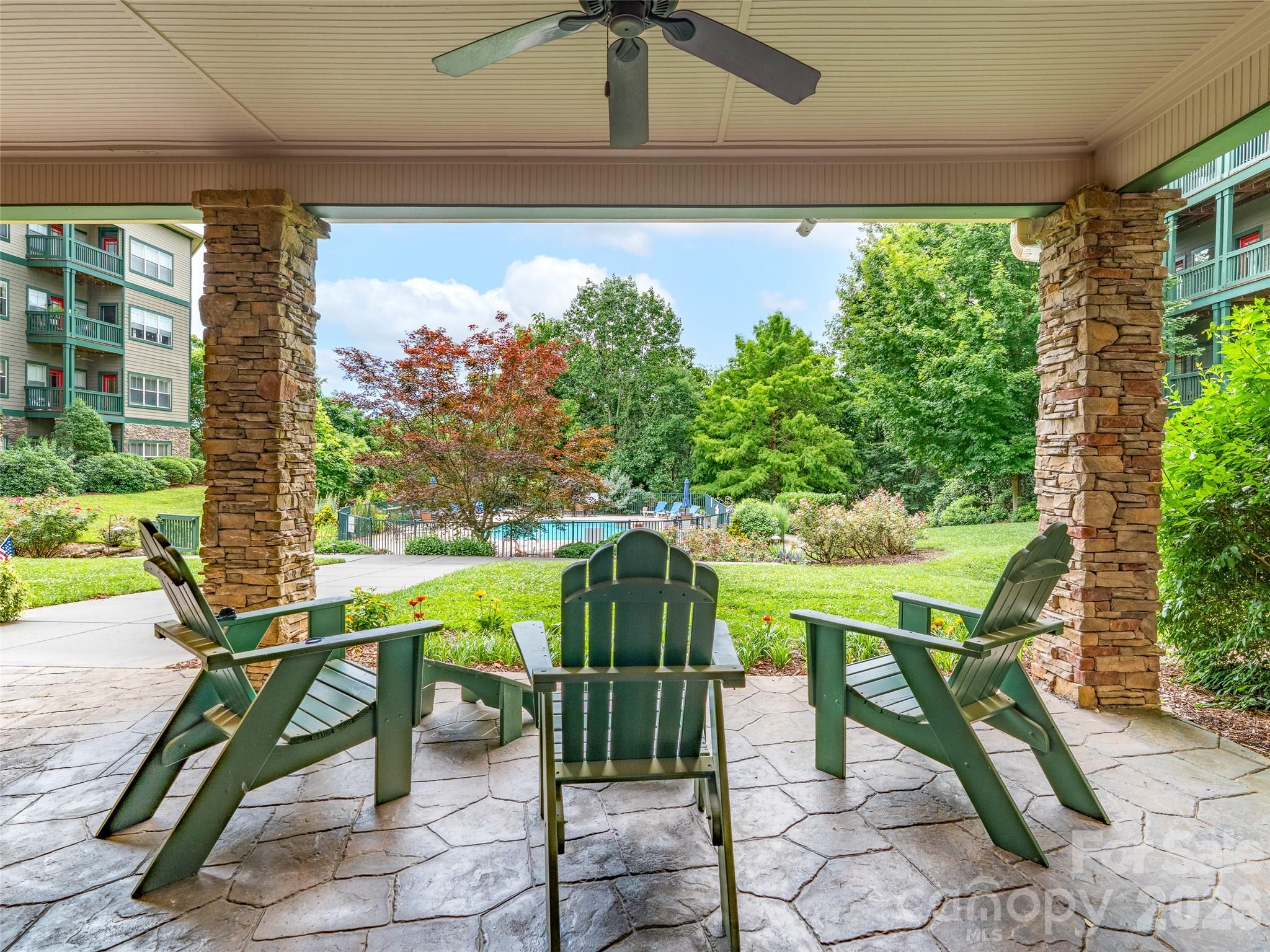 Sip your Favorite Beverage Morning or Evening! - 9 Kenilworth Knoll, Asheville