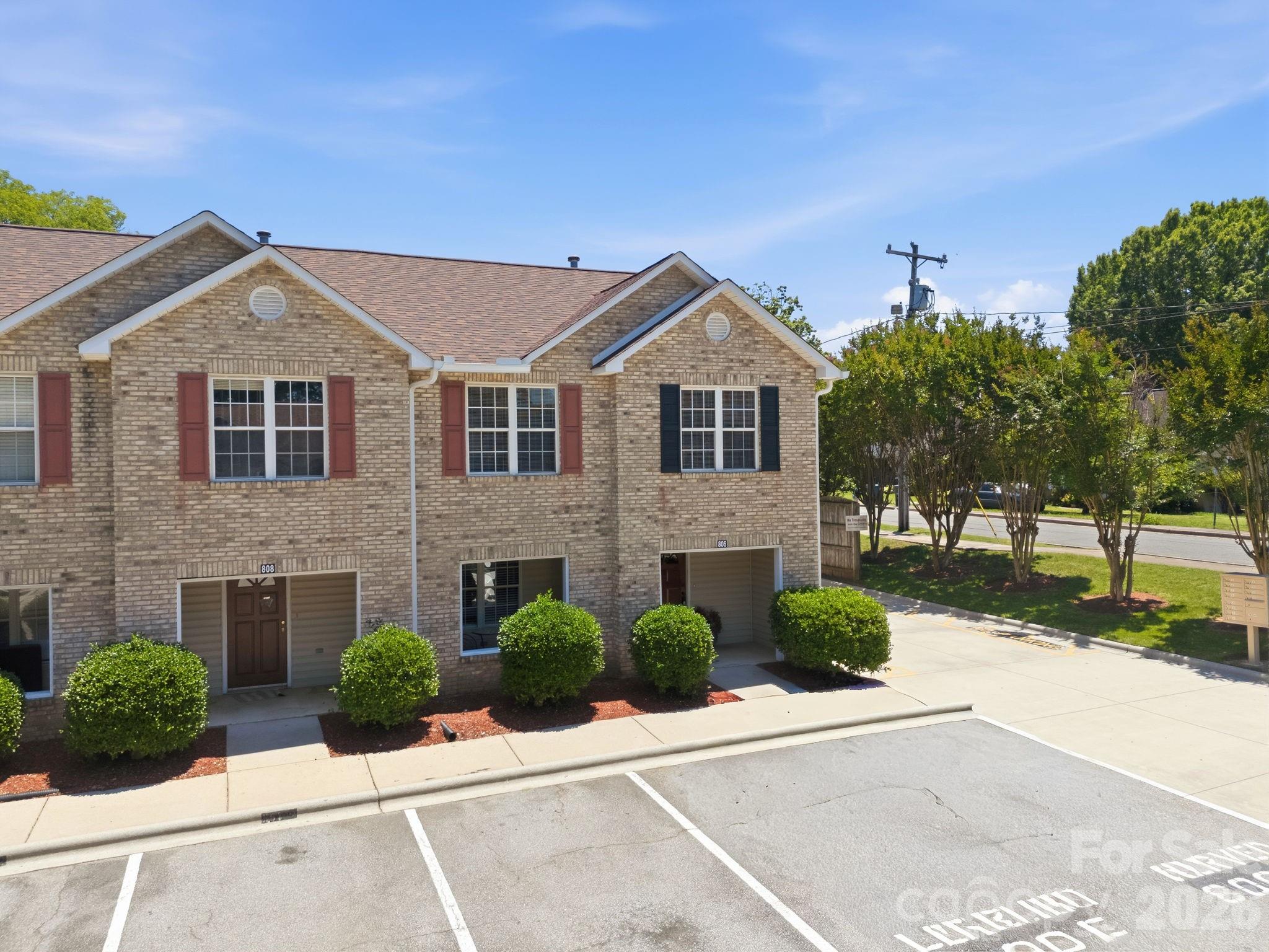 Townhouse at 806 Maupin Avenue, Salisbury, photo 2 of 46