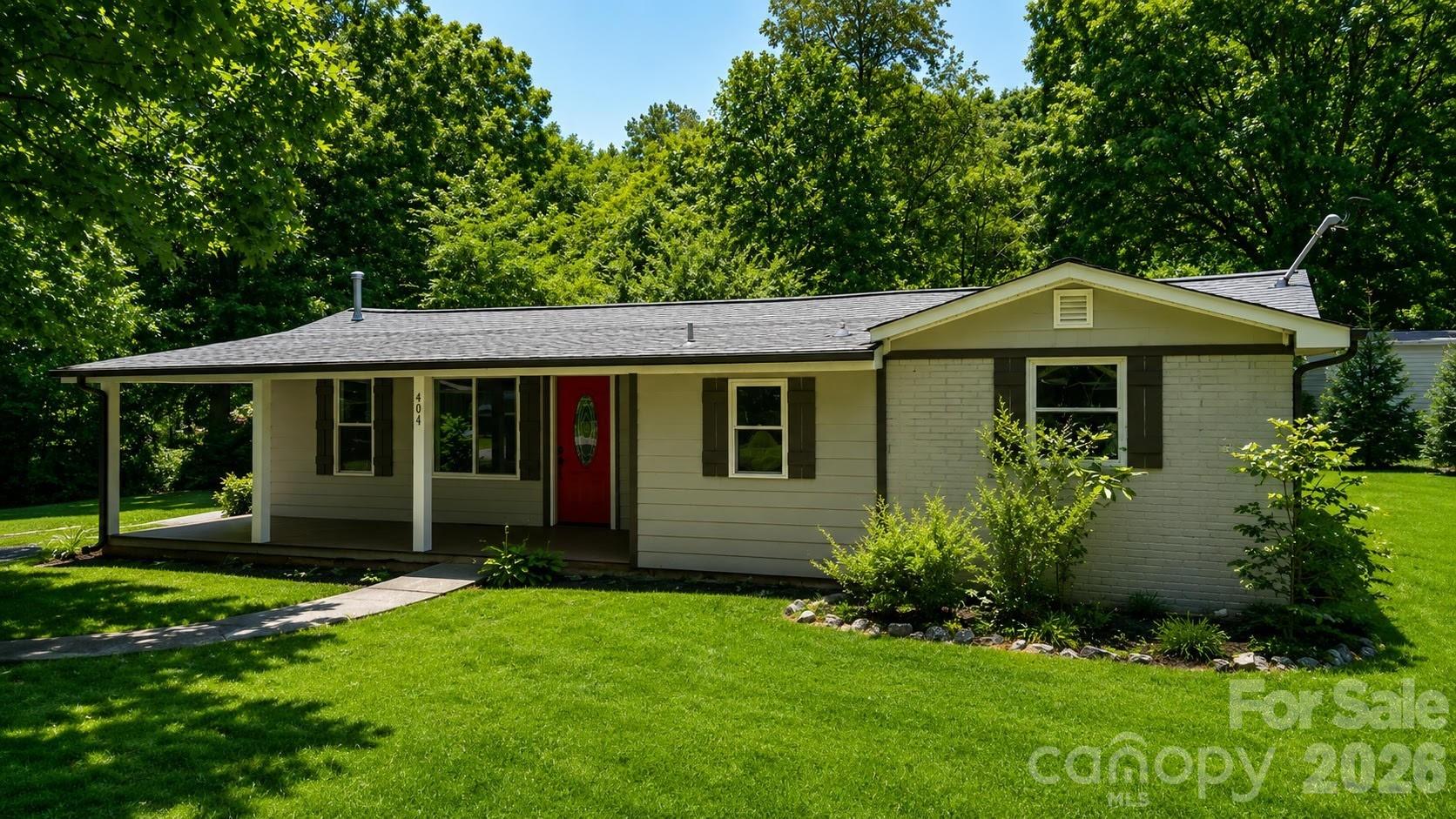 Single Family Residence at 404 Dogwood Lane, Statesville, photo 2 of 32