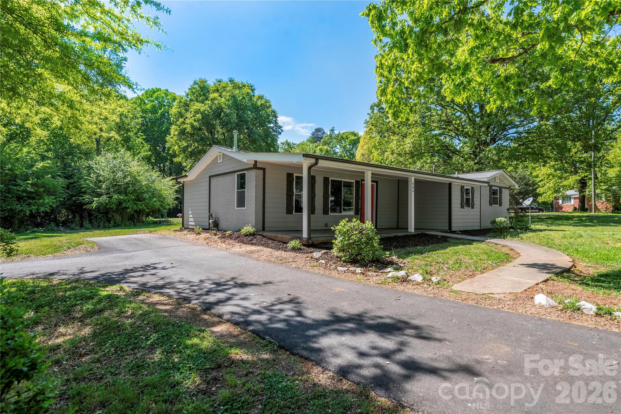 Single Family Residence at 404 Dogwood Lane, Statesville, photo 3 of 32
