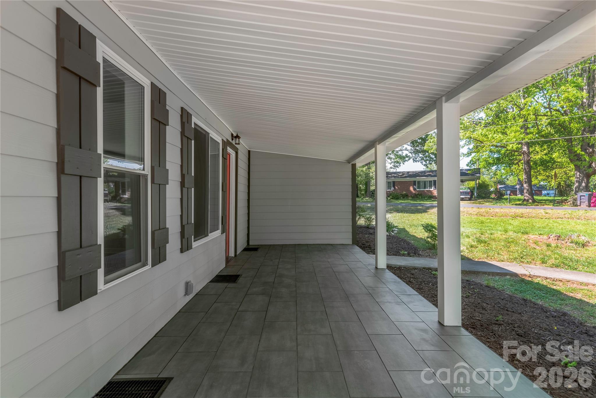 Single Family Residence at 404 Dogwood Lane, Statesville, photo 5 of 32