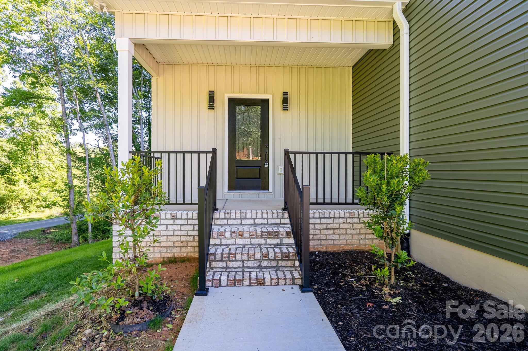 Single Family Residence at 610 Queens Drive, Dallas, photo 6 of 44