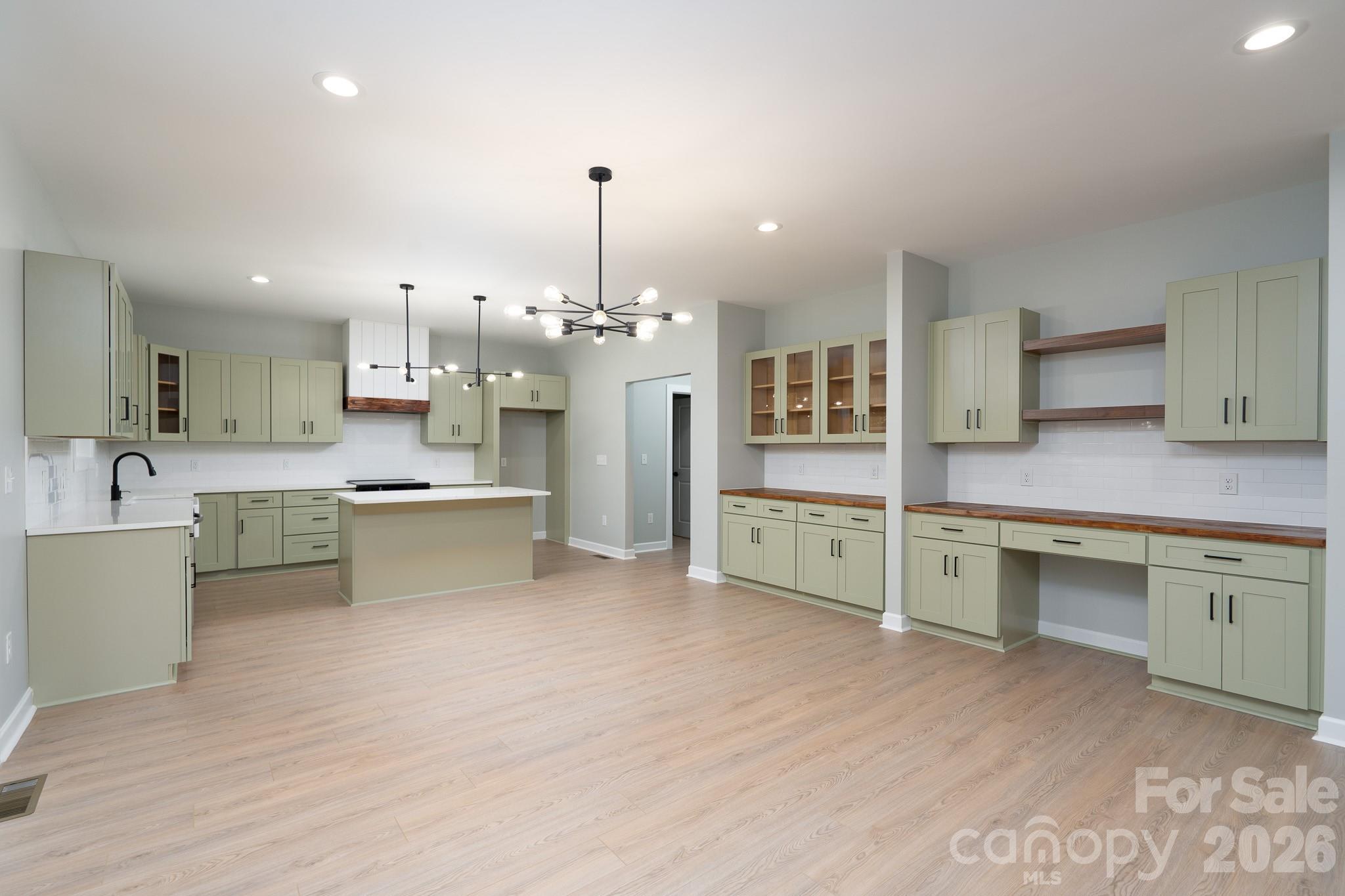Single Family Residence at 610 Queens Drive, Dallas, photo 21 of 44
