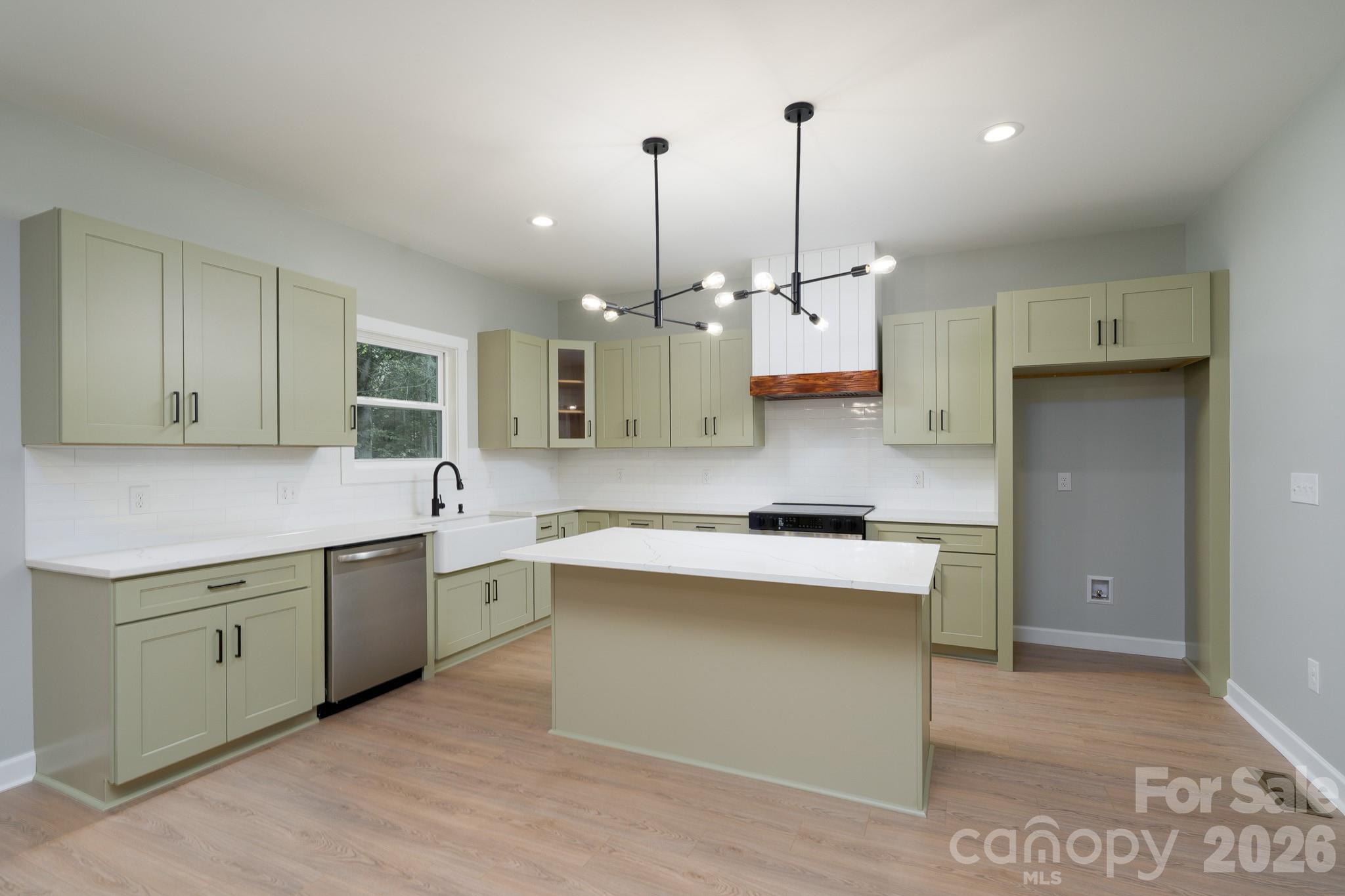 Single Family Residence at 610 Queens Drive, Dallas, photo 22 of 44