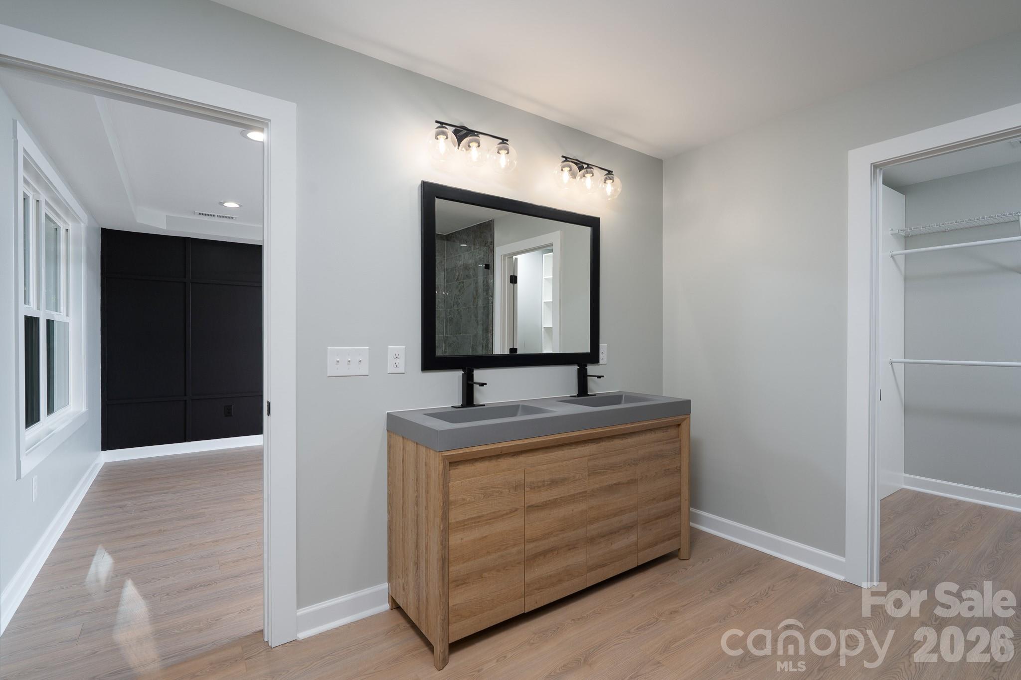 Single Family Residence at 610 Queens Drive, Dallas, photo 34 of 44