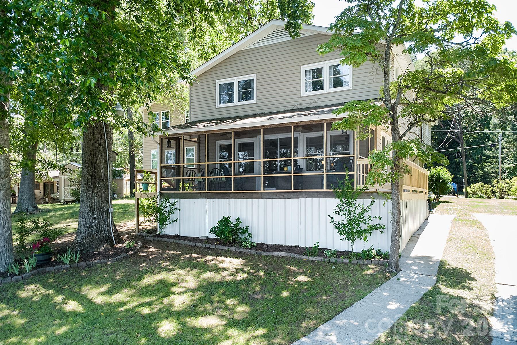 Single Family Residence at 46842 Beach Road, New London, photo 2 of 37