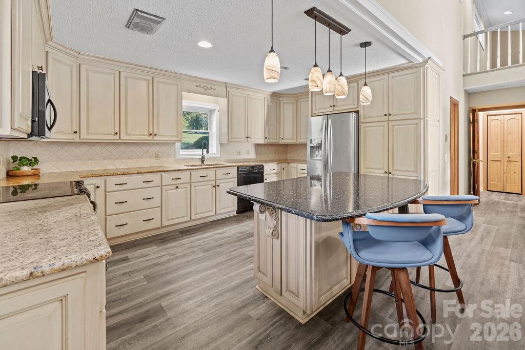 Single Family Residence at 47209 Paradise Lane, Norwood, photo 11 of 46