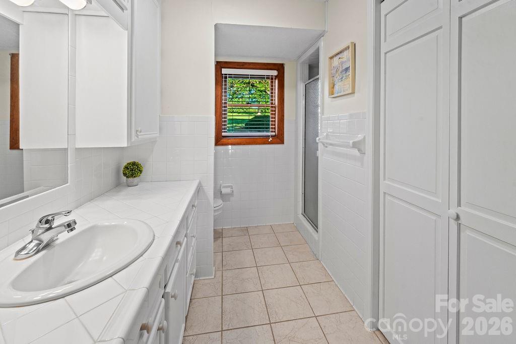 Main floor Full Bath - 47209 Paradise Lane, Norwood