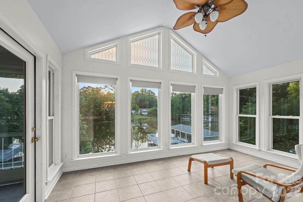 Private sunroom and screened porch for watching sunsets from your bedroom - 47209 Paradise Lane, Norwood