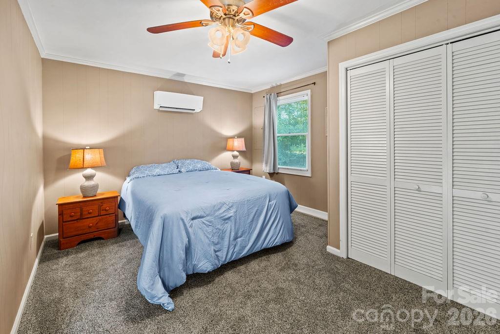 Guest quarters with separate garage entrance - 47209 Paradise Lane, Norwood