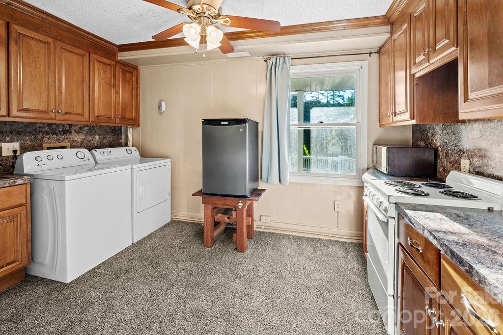 Laundry and kitchen in guest quarters - 47209 Paradise Lane, Norwood