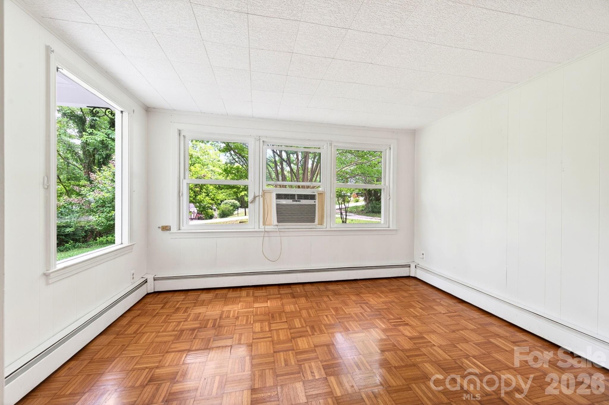 Sun Room - 411 Hillcrest Circle, Hendersonville