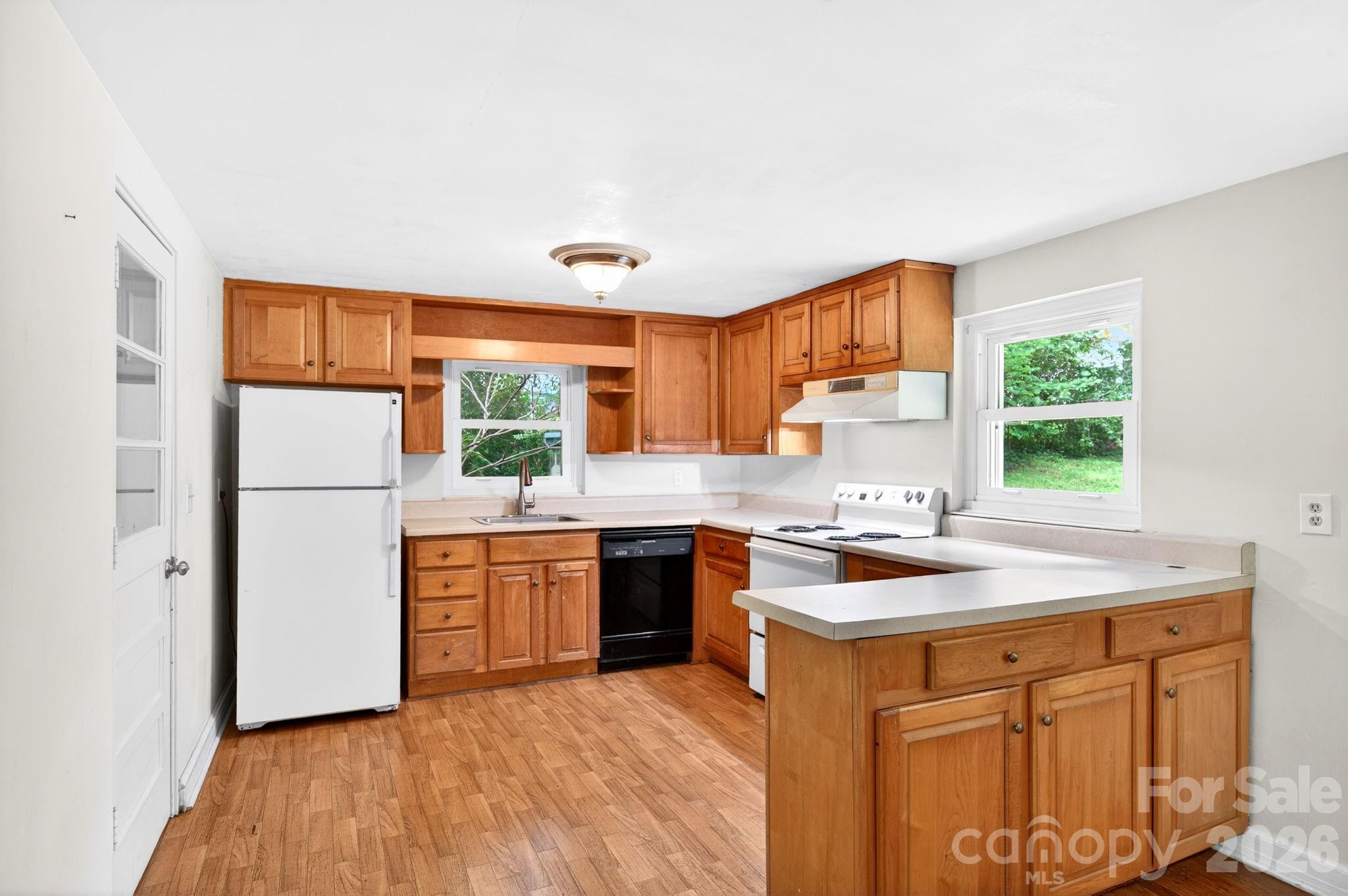 Kitchen - 411 Hillcrest Circle, Hendersonville