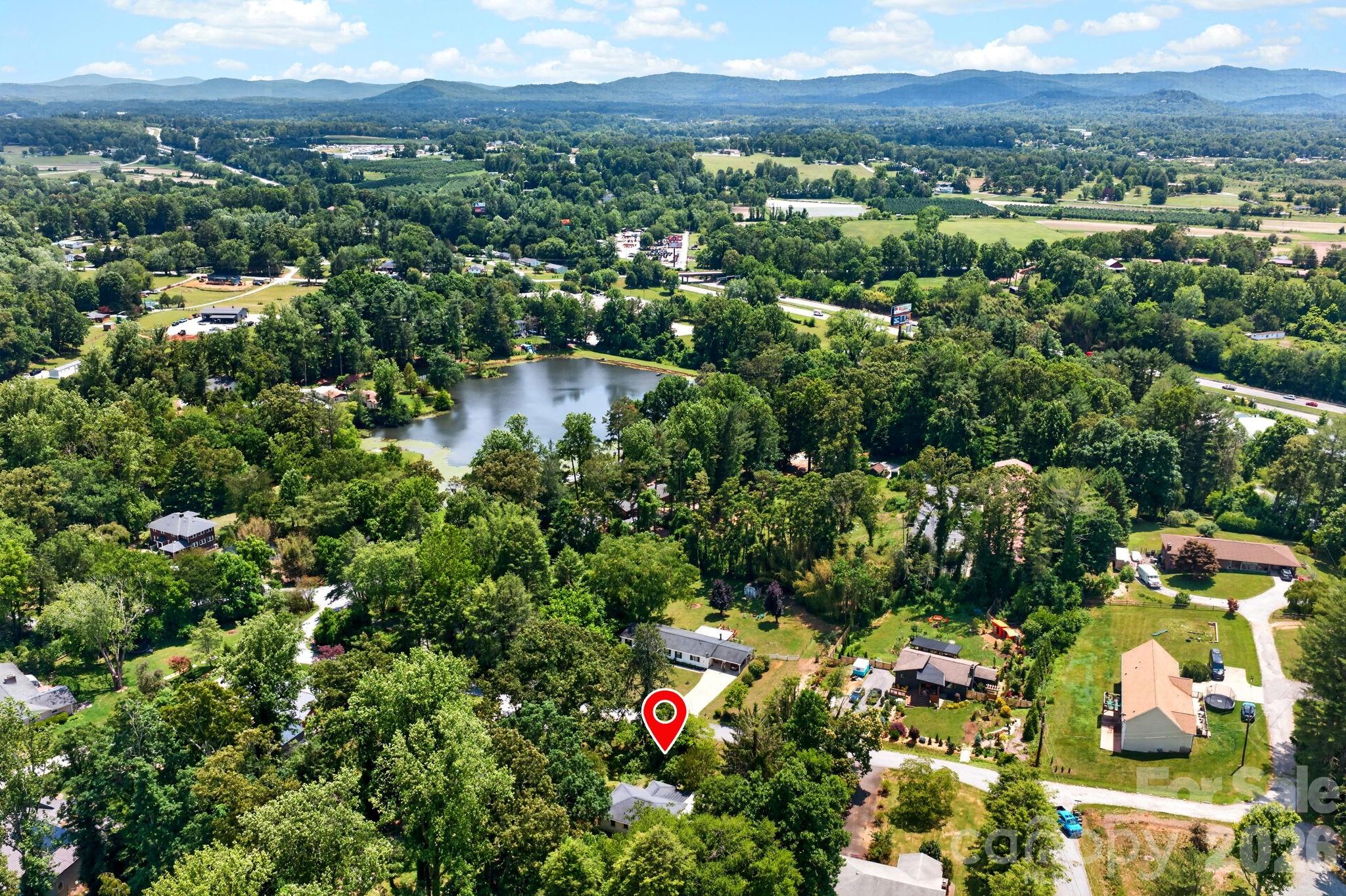 Location with Lake - 411 Hillcrest Circle, Hendersonville