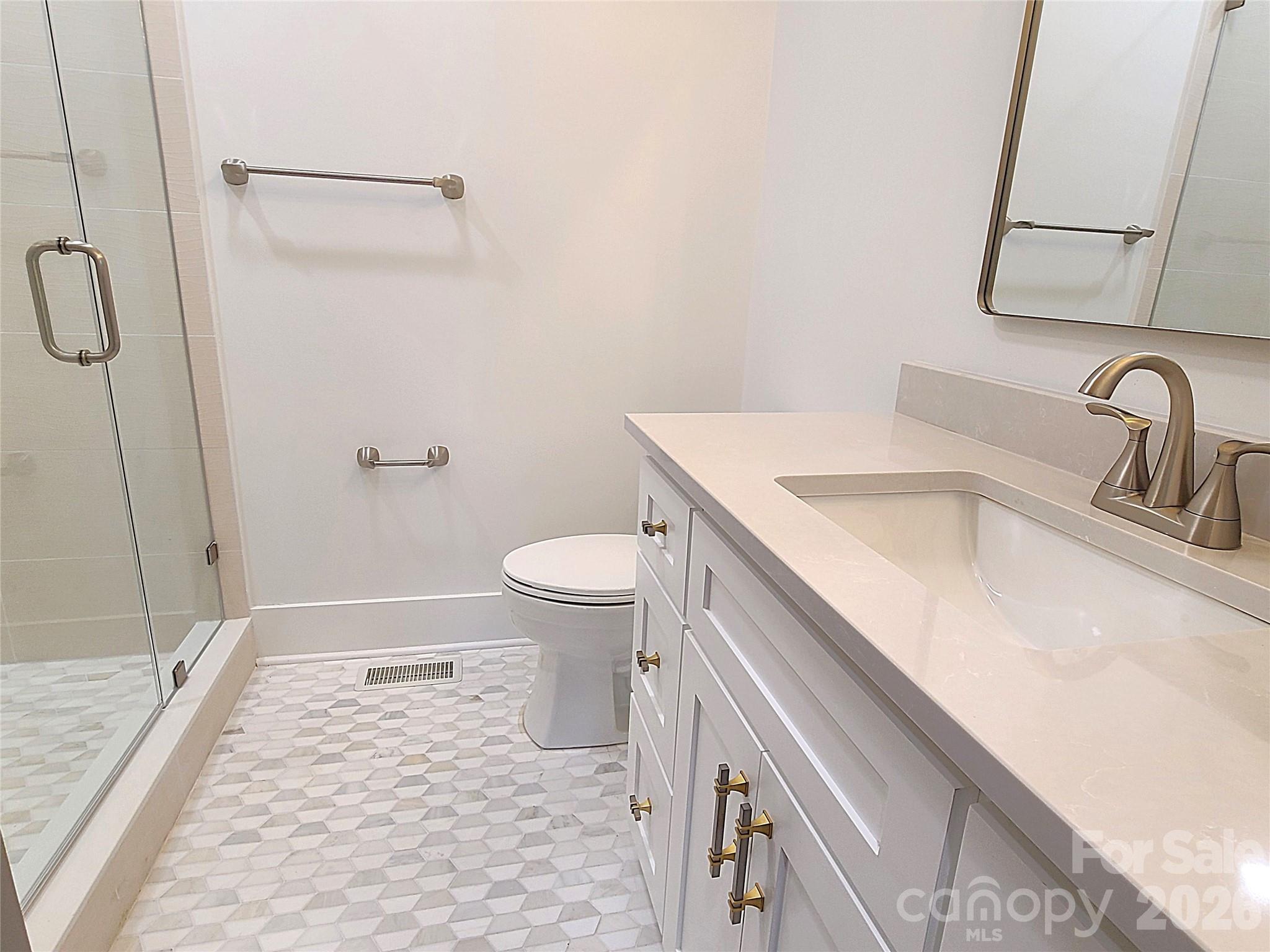 Hall bath - 405 19th Avenue Circle NW, Hickory