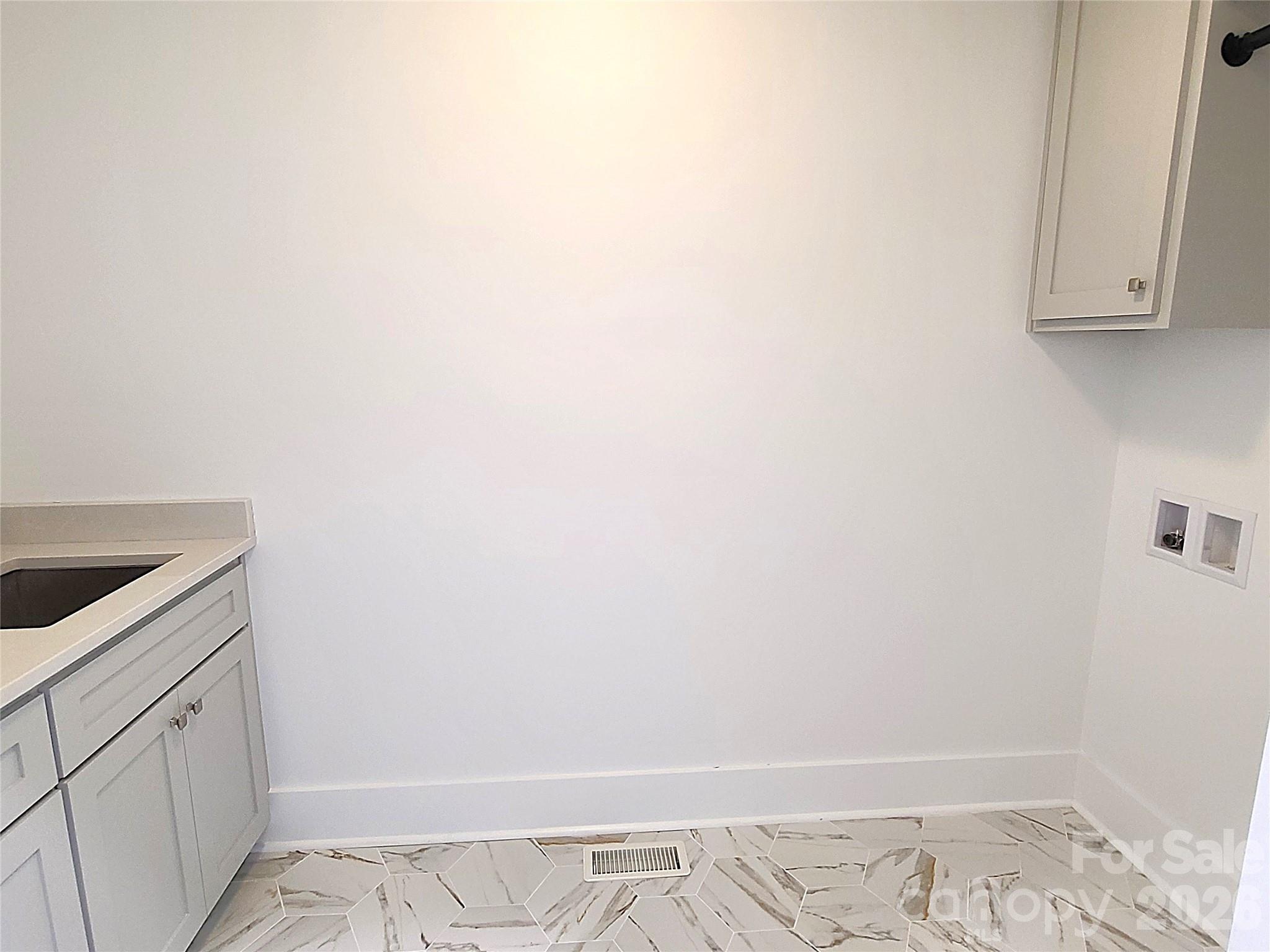 Main-level laundry - 405 19th Avenue Circle NW, Hickory