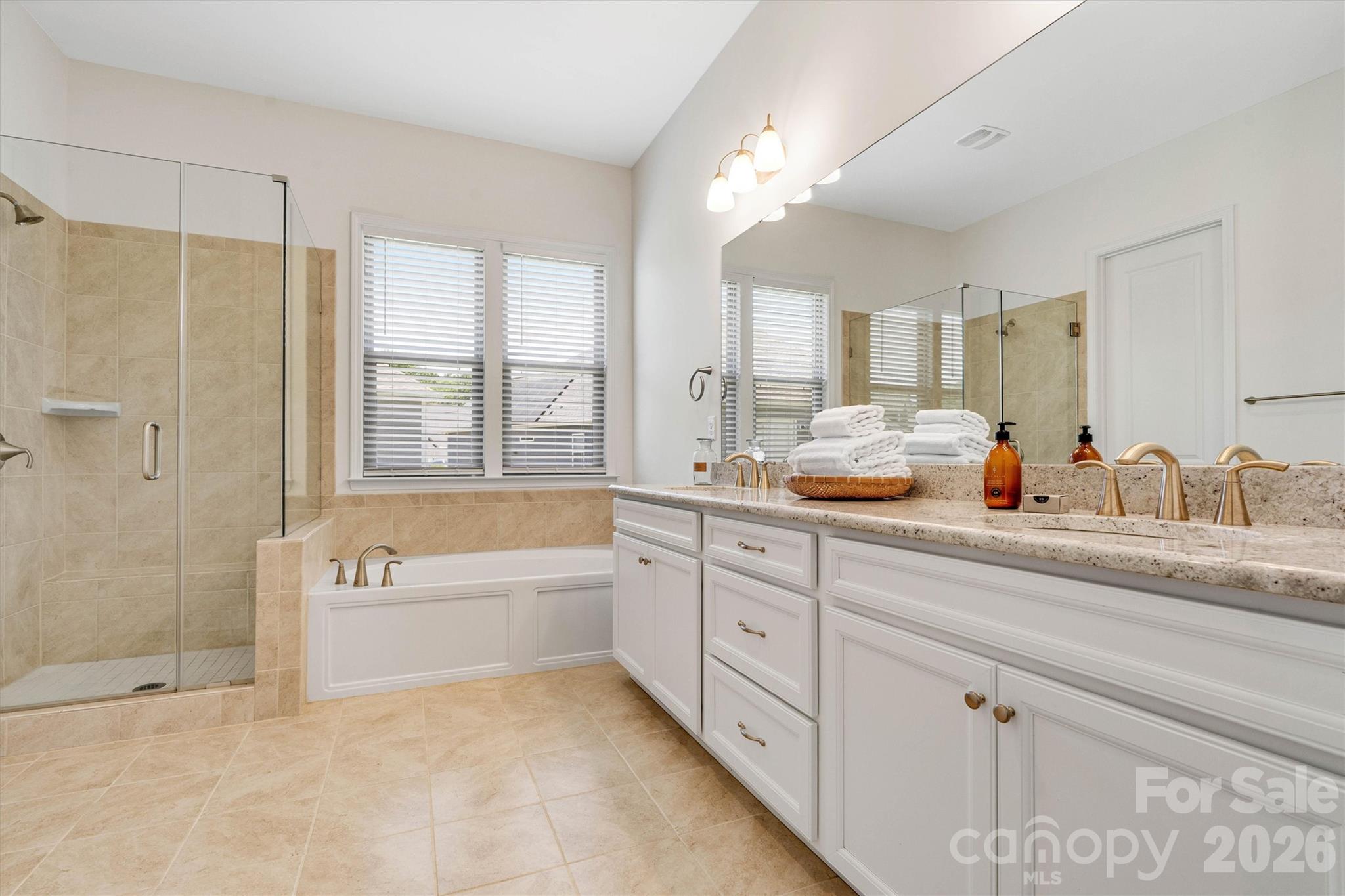 Single Family Residence at 8091 Woodline Lane, Denver, photo 21 of 36