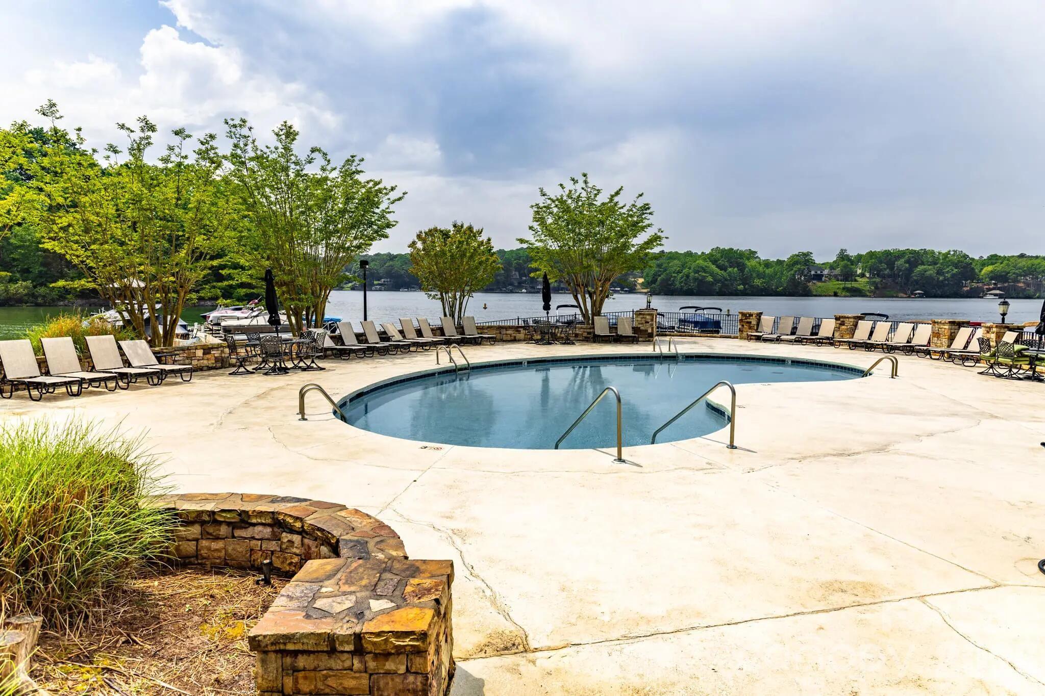 Lot at 111 Cotswold Court, Statesville, photo 4 of 6