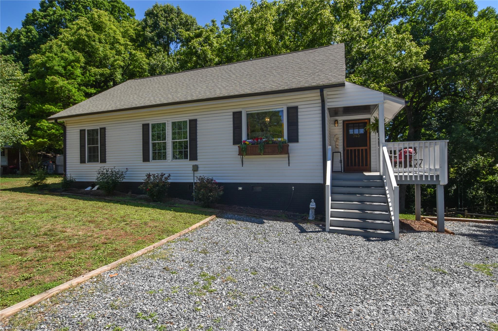 Front Photo - 345 W Lowrance Avenue, Mooresville