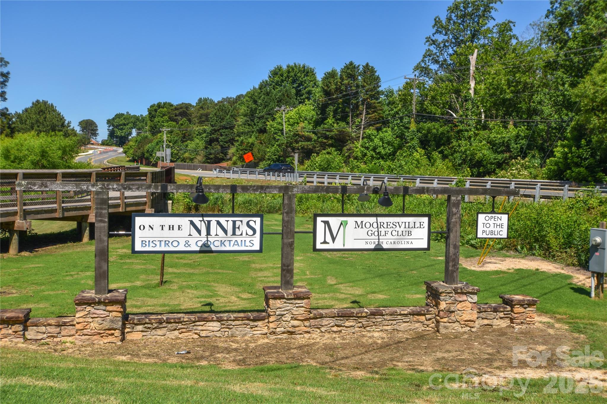 Mooresville Municipal Golf Course & Restaurants - 345 W Lowrance Avenue, Mooresville