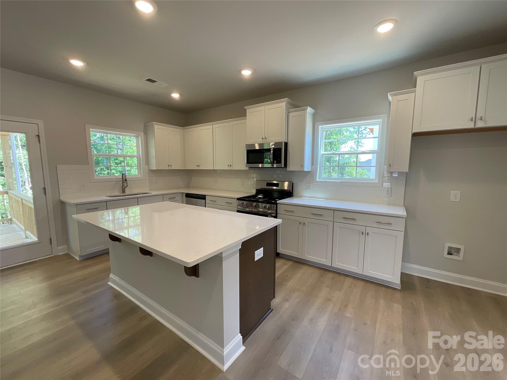 Oversized island - 1558 Autumn Lane, York