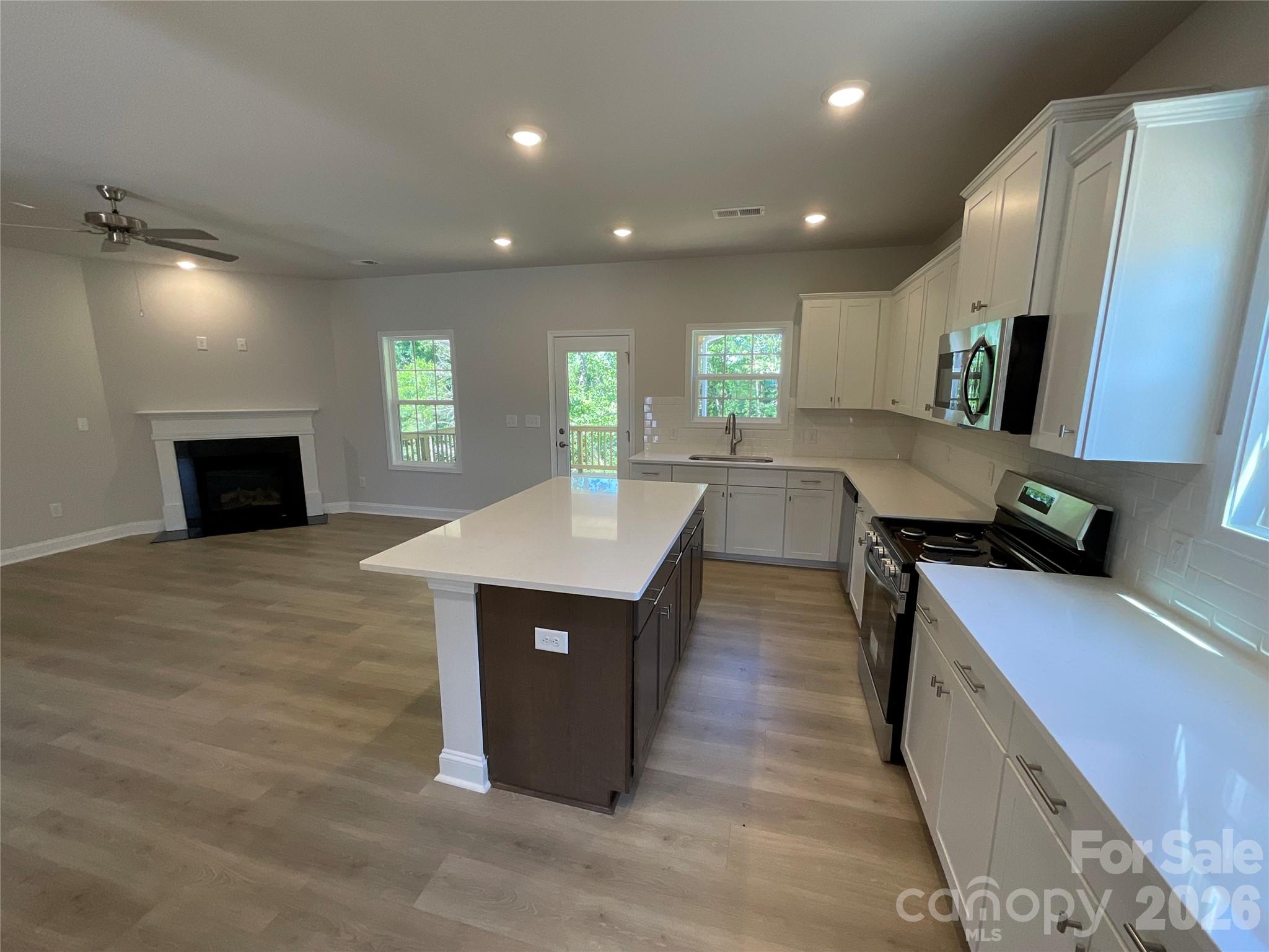 Single Family Residence at 1558 Autumn Lane, York, photo 7 of 45