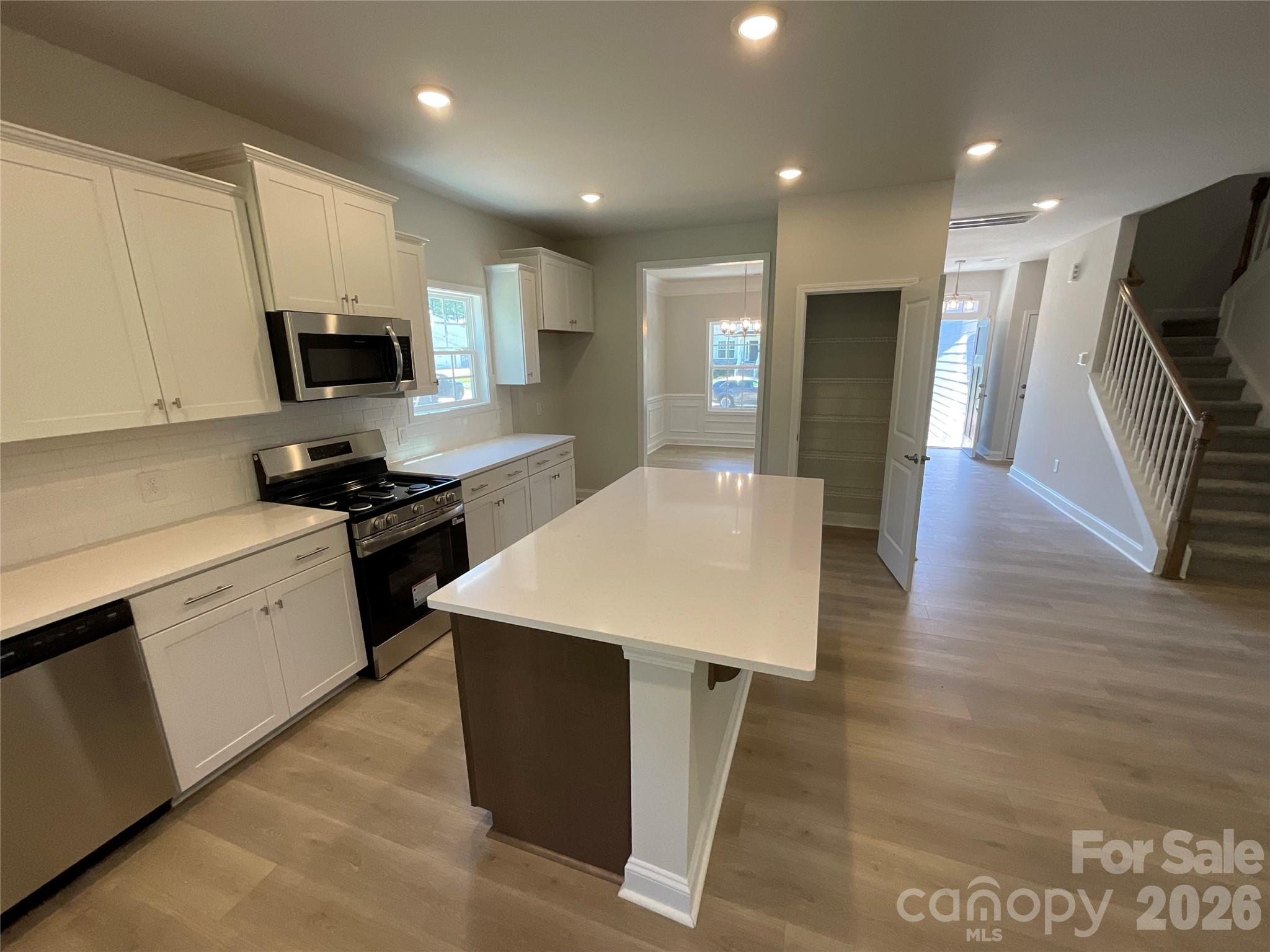 Single Family Residence at 1558 Autumn Lane, York, photo 8 of 45