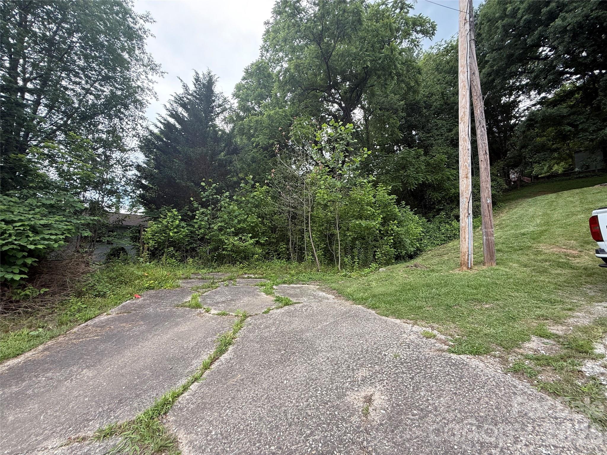 Lot at 31 Paralee Lane, Waynesville, photo 2 of 12