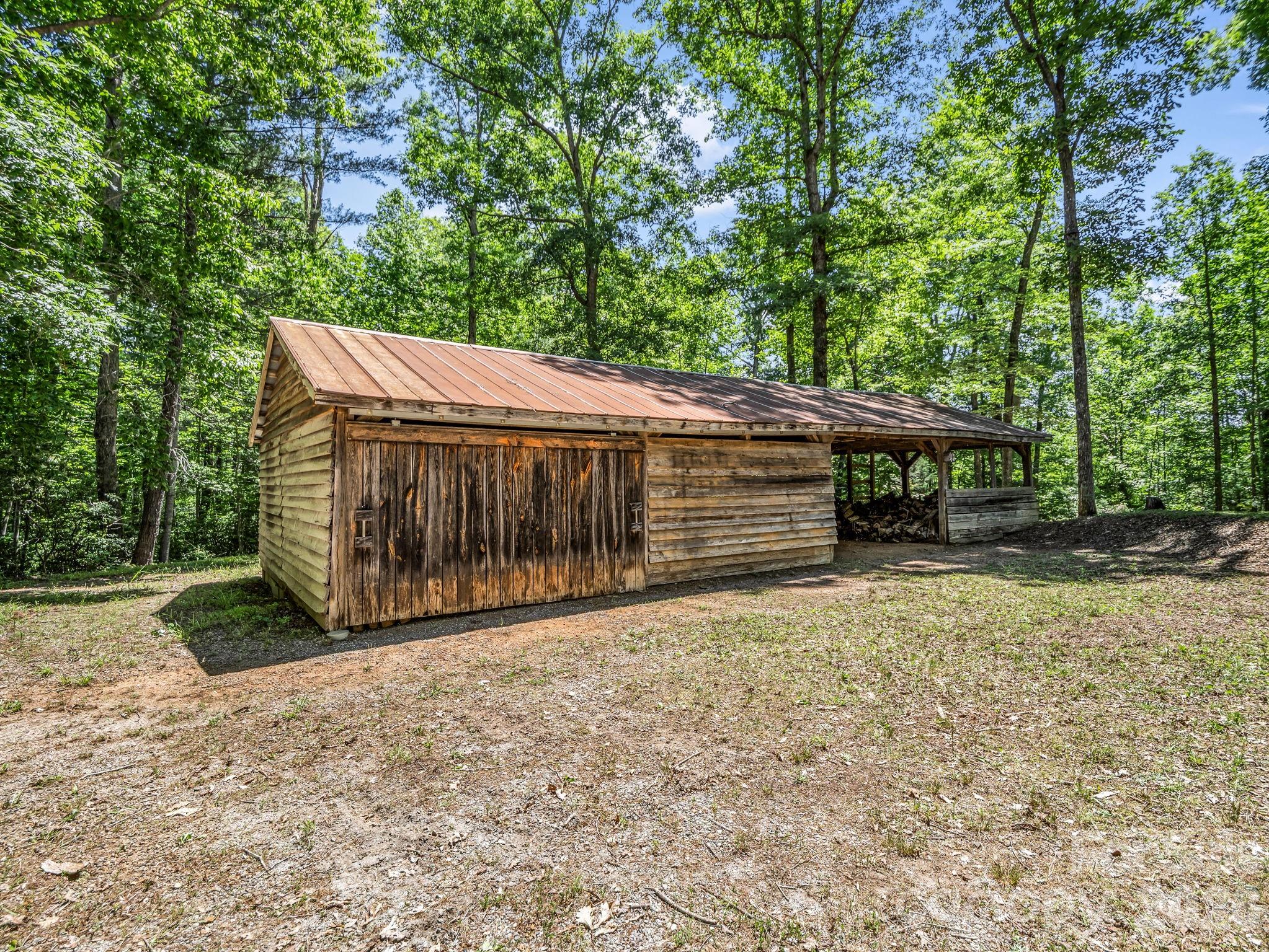 Great barn/storage area! - 670 Cedar Creek Road, Lake Lure