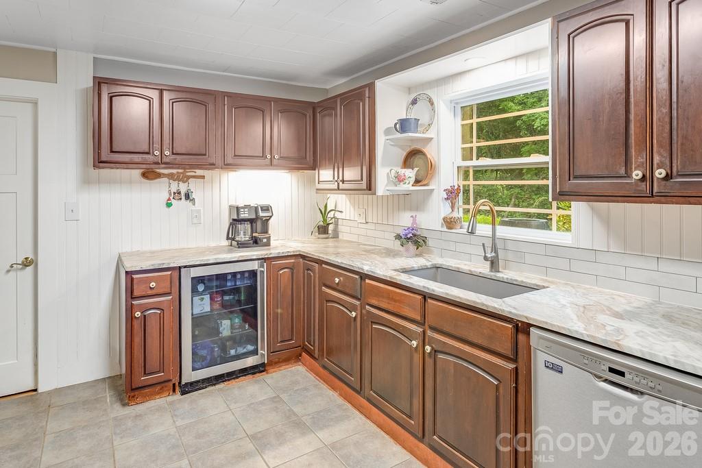 Single Family Residence at 3 Odie Lane, Candler, photo 10 of 43
