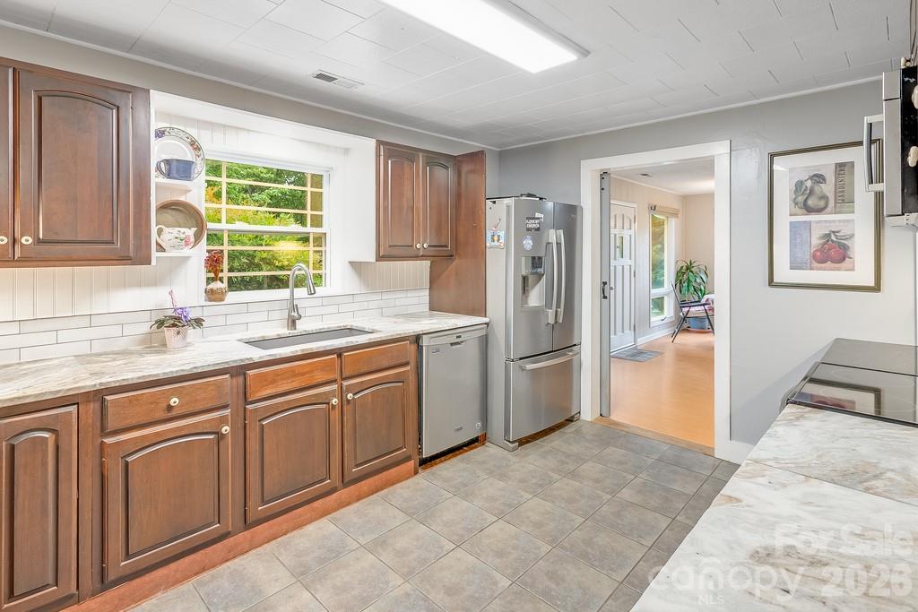 Single Family Residence at 3 Odie Lane, Candler, photo 11 of 43