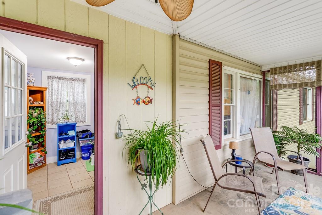 Enjoy the cool evenings on the screened in porch. - 3 Odie Lane, Candler