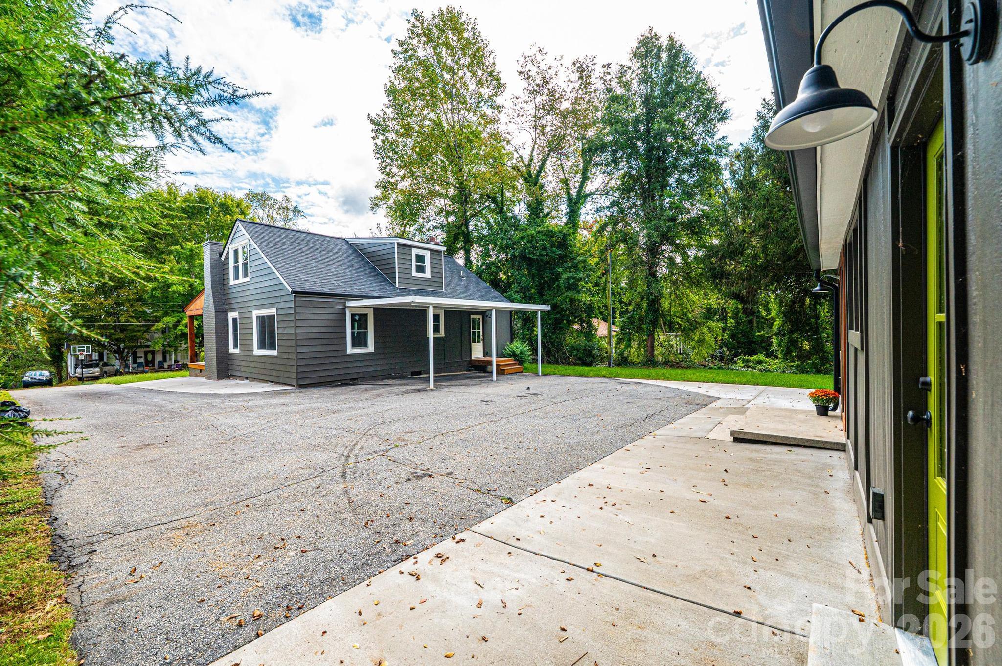 Duplex at 526 Kentwood Street SW, Lenoir, photo 16 of 46