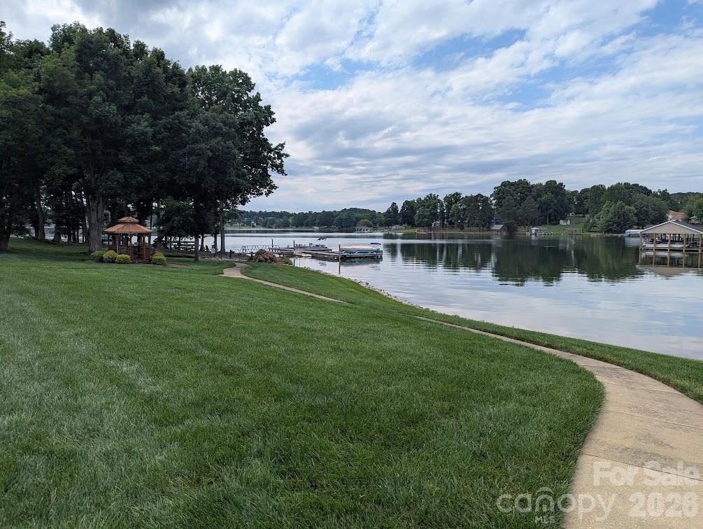 Beautiful, calm lake - 100 Northshore Court, Cherryville