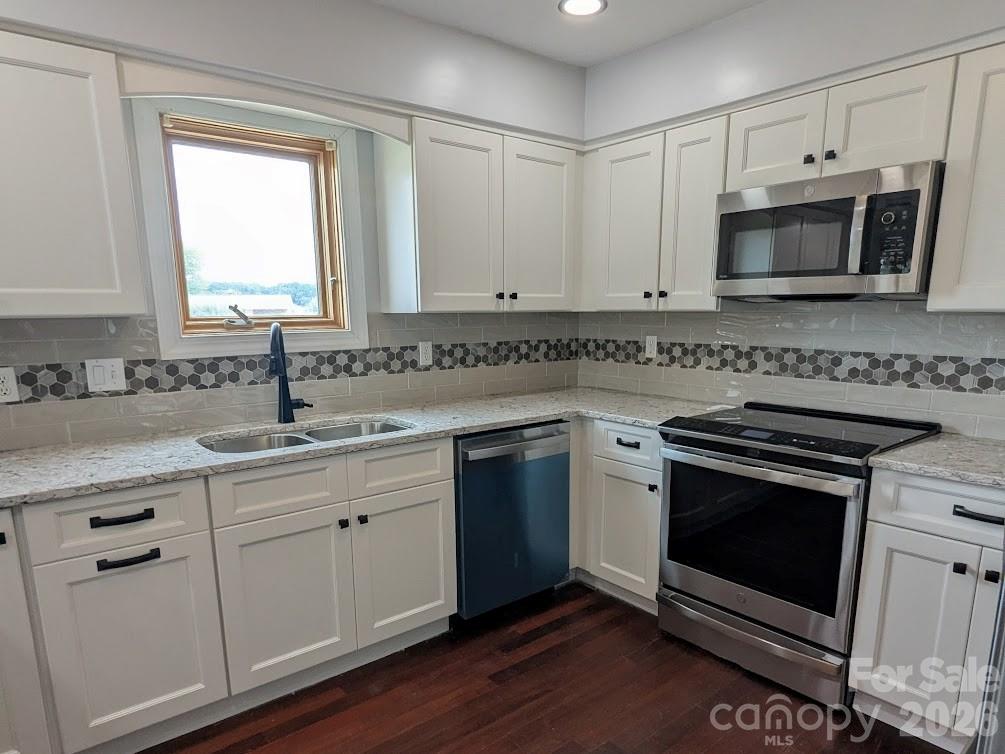 New microwave, dishwasher, glass top stove and sink - 100 Northshore Court, Cherryville