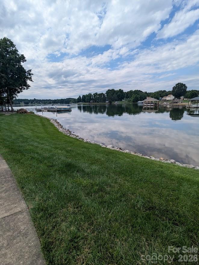 Beautiful lake - 100 Northshore Court, Cherryville