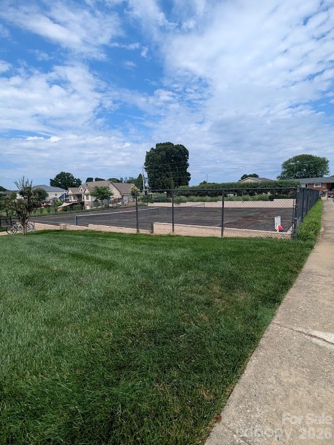 Tennis courts - 100 Northshore Court, Cherryville