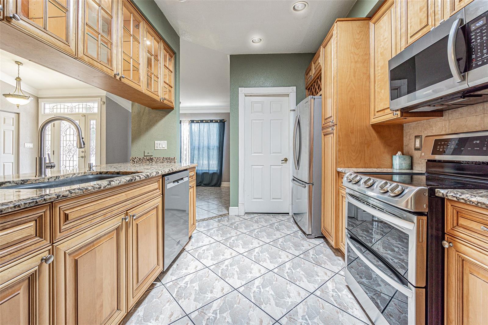 Single Family Residence at 7715 CYPRESS TRACE CT, NEW PORT RICHEY, photo 6 of 31