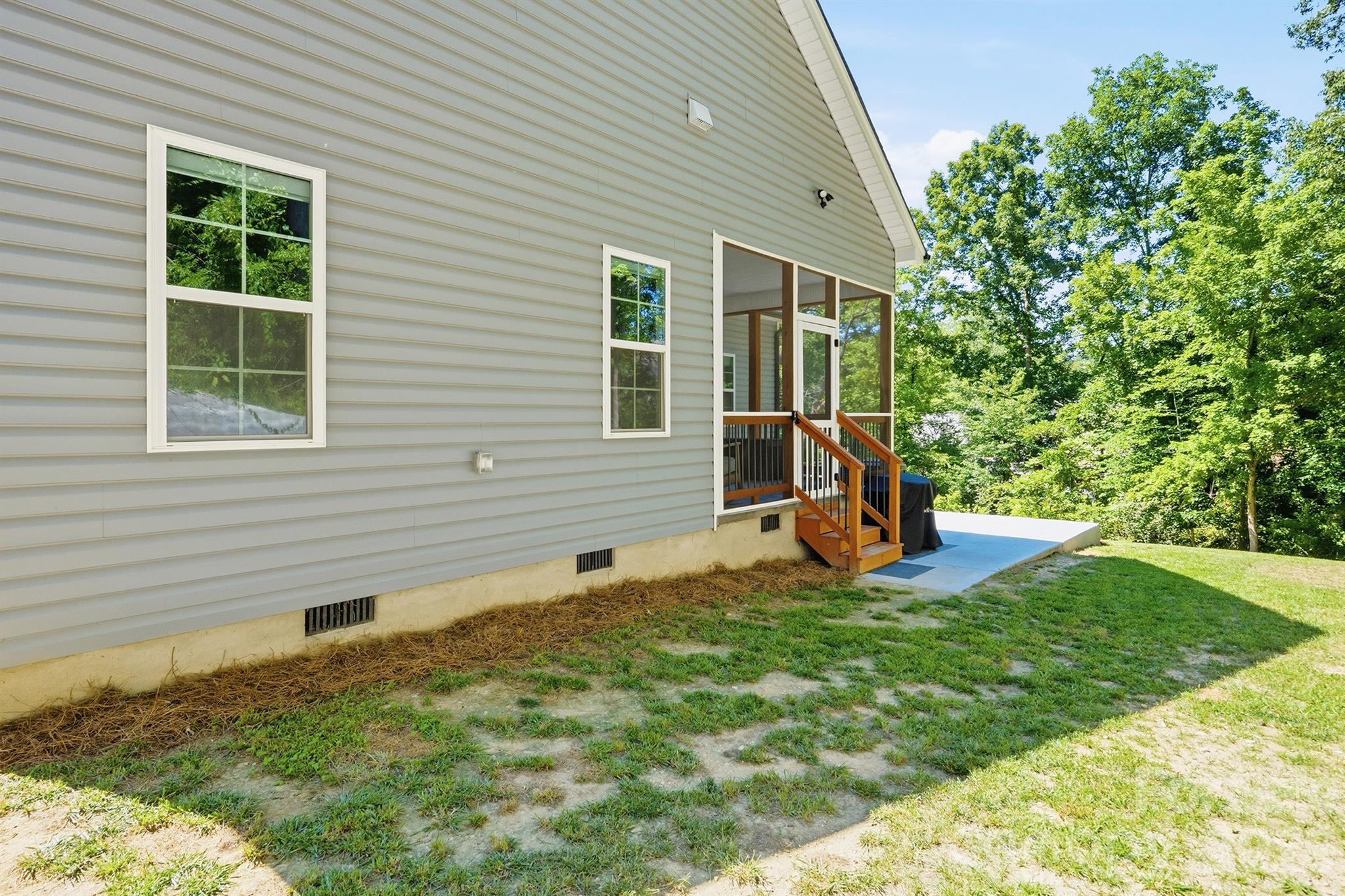 Single Family Residence at 413 Lakewood Drive, Lexington, photo 5 of 48