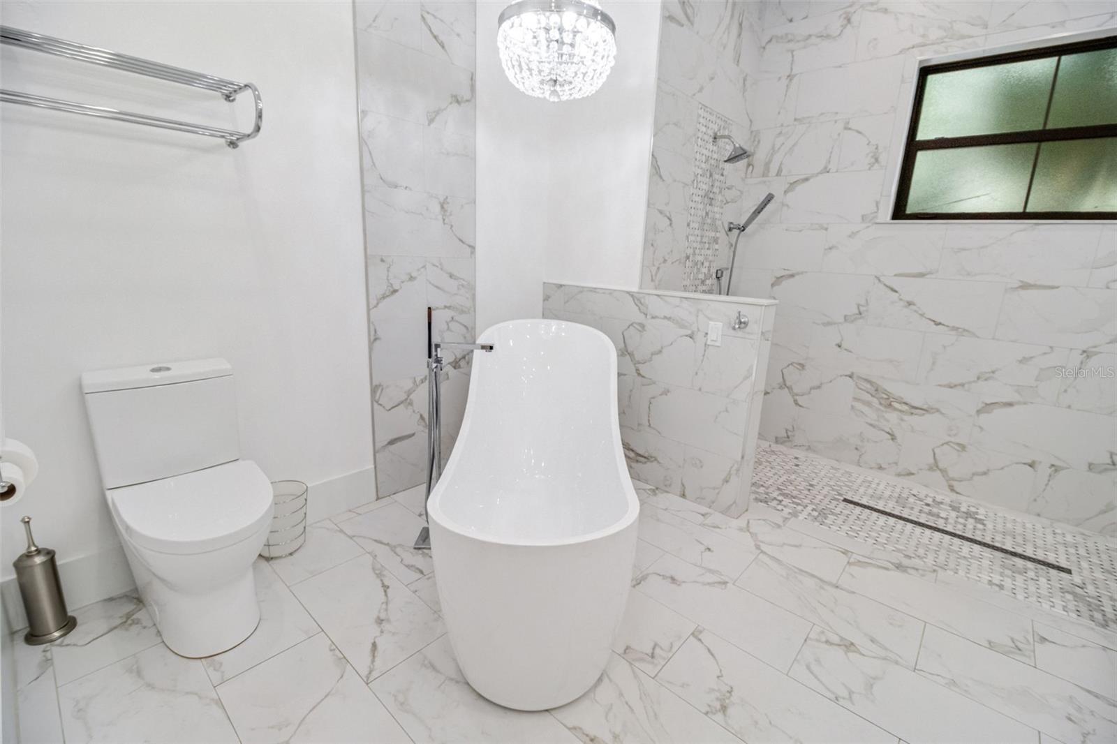 Spa-inspired owner's bath - 14 MERIDIAN HOME LN, PALM COAST