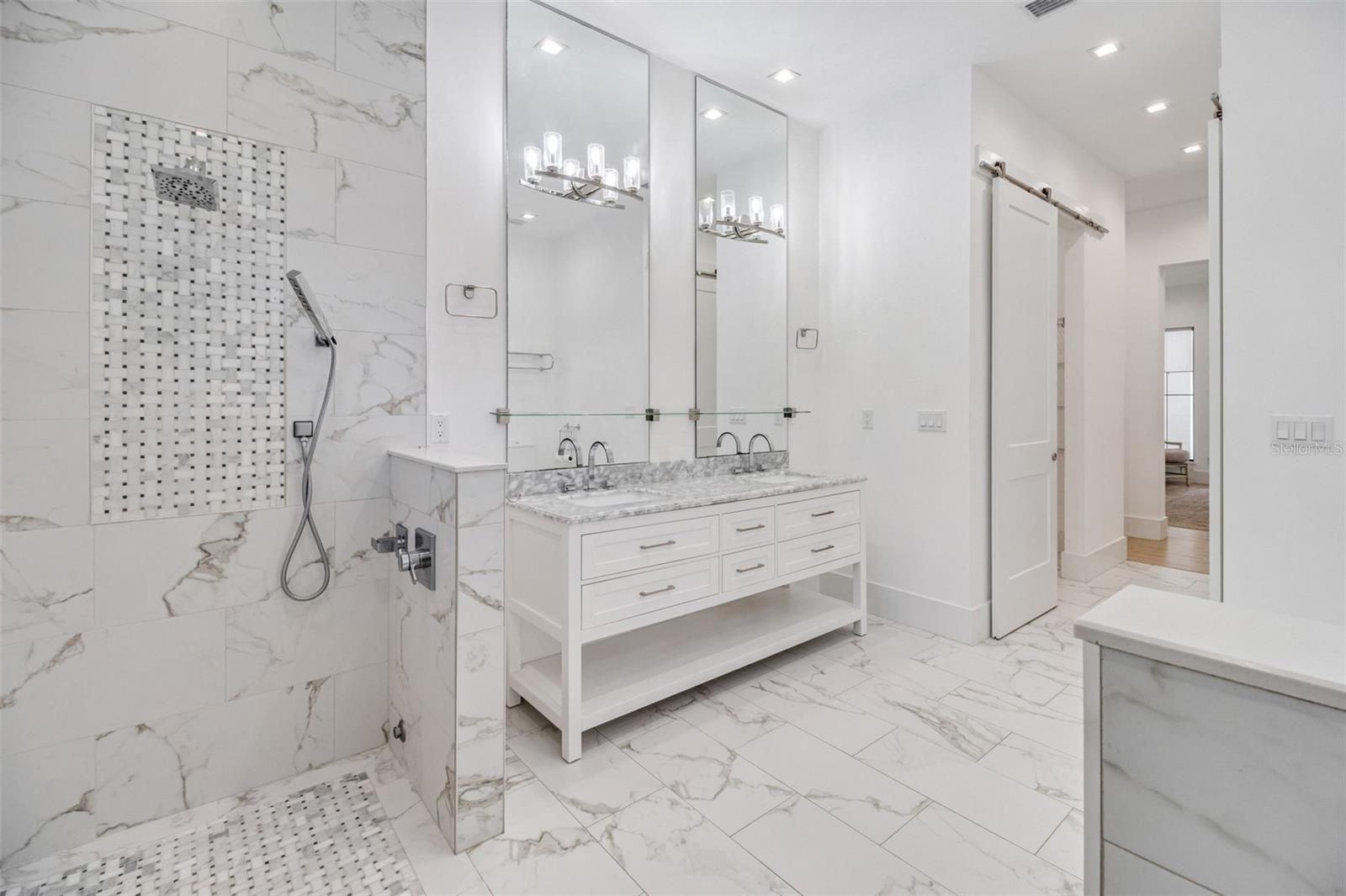 Spa-inspired owner's bath - 14 MERIDIAN HOME LN, PALM COAST
