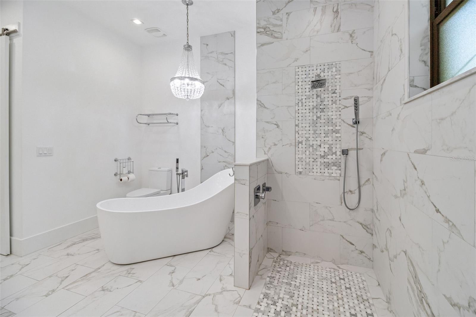 Spa-inspired owner's bath - 14 MERIDIAN HOME LN, PALM COAST
