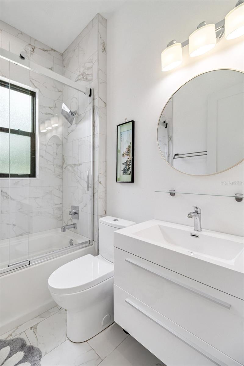 Additional full bath offering comfort and convenience for guests - 14 MERIDIAN HOME LN, PALM COAST