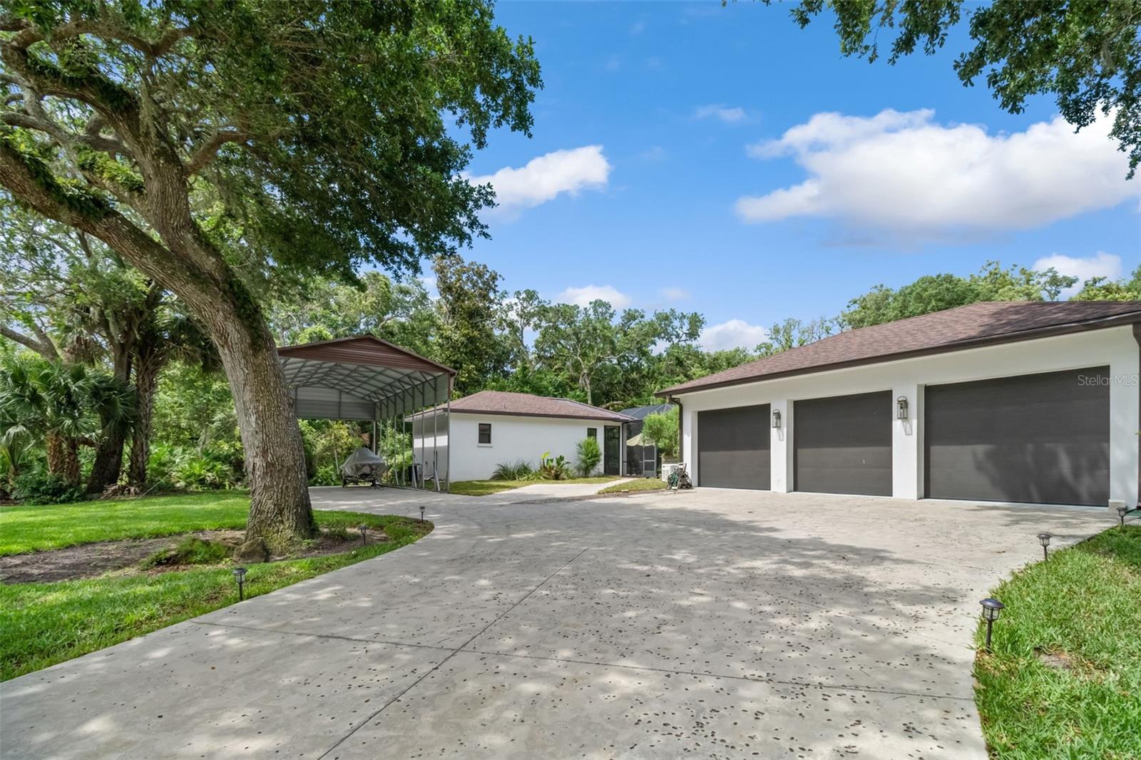 Plenty of room for your toys in this oversized garage. - 14 MERIDIAN HOME LN, PALM COAST