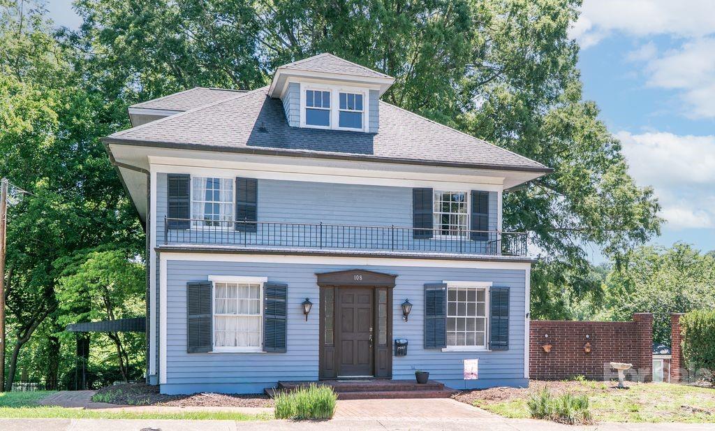 Single Family Residence at 108 Beall Street NW, Lenoir, photo 2 of 41