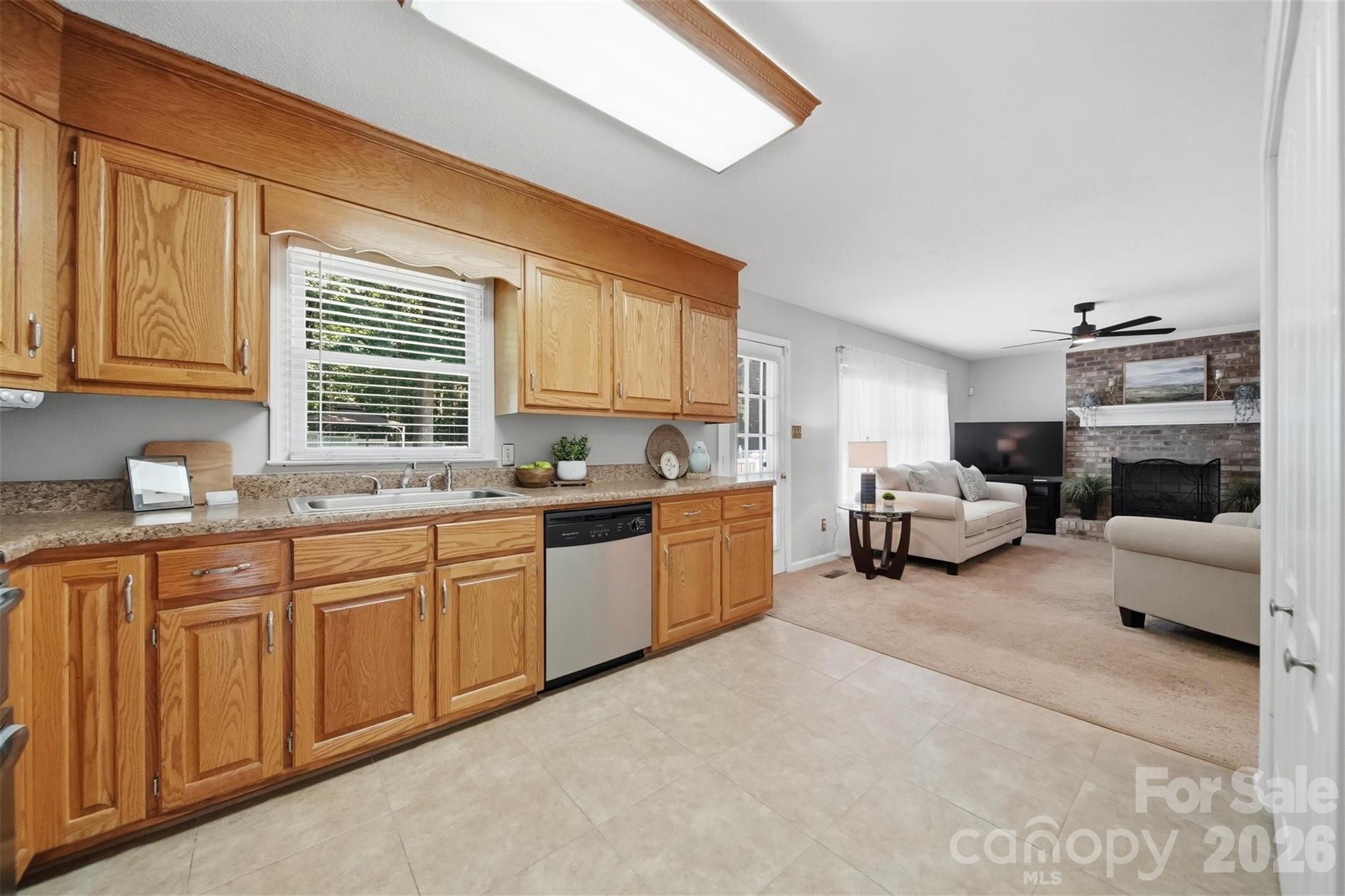 Single Family Residence at 1948 Twin Ponds Drive, Hickory, photo 7 of 48