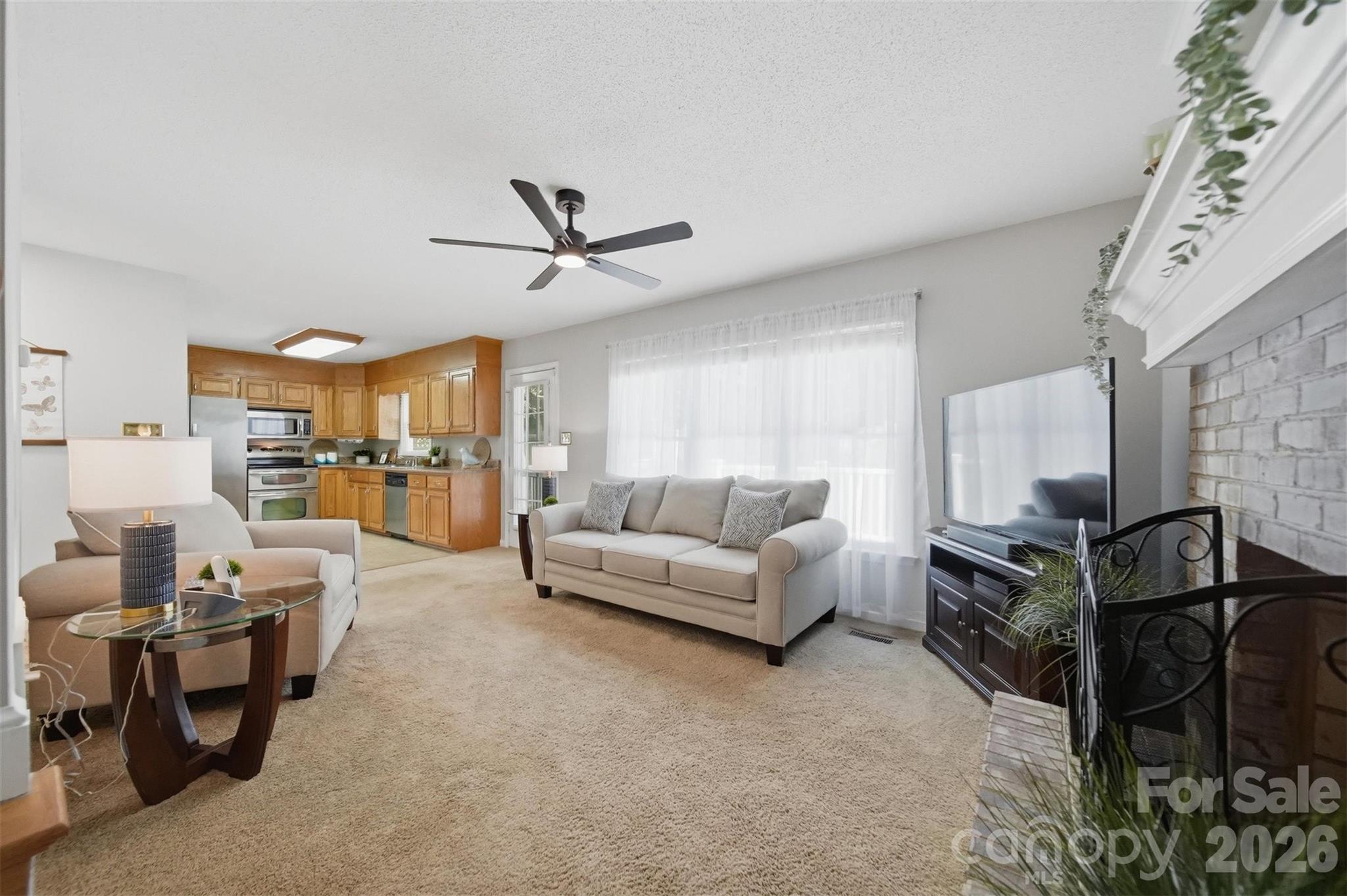 Single Family Residence at 1948 Twin Ponds Drive, Hickory, photo 4 of 48