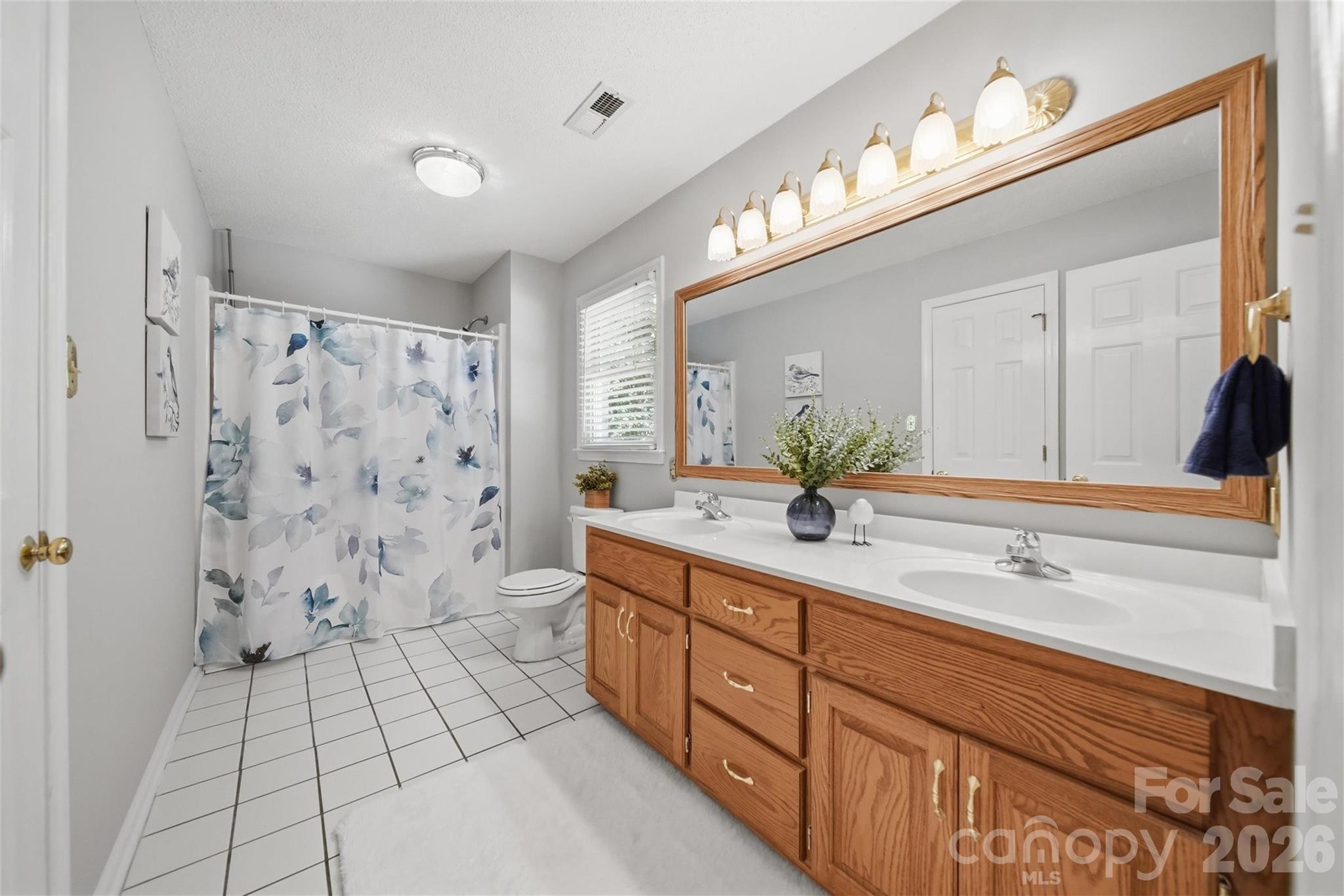 Single Family Residence at 1948 Twin Ponds Drive, Hickory, photo 23 of 48