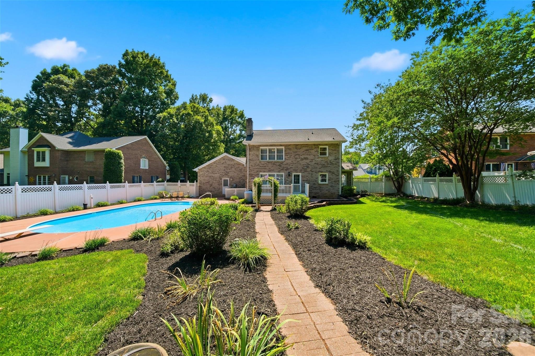 Single Family Residence at 1948 Twin Ponds Drive, Hickory, photo 35 of 48