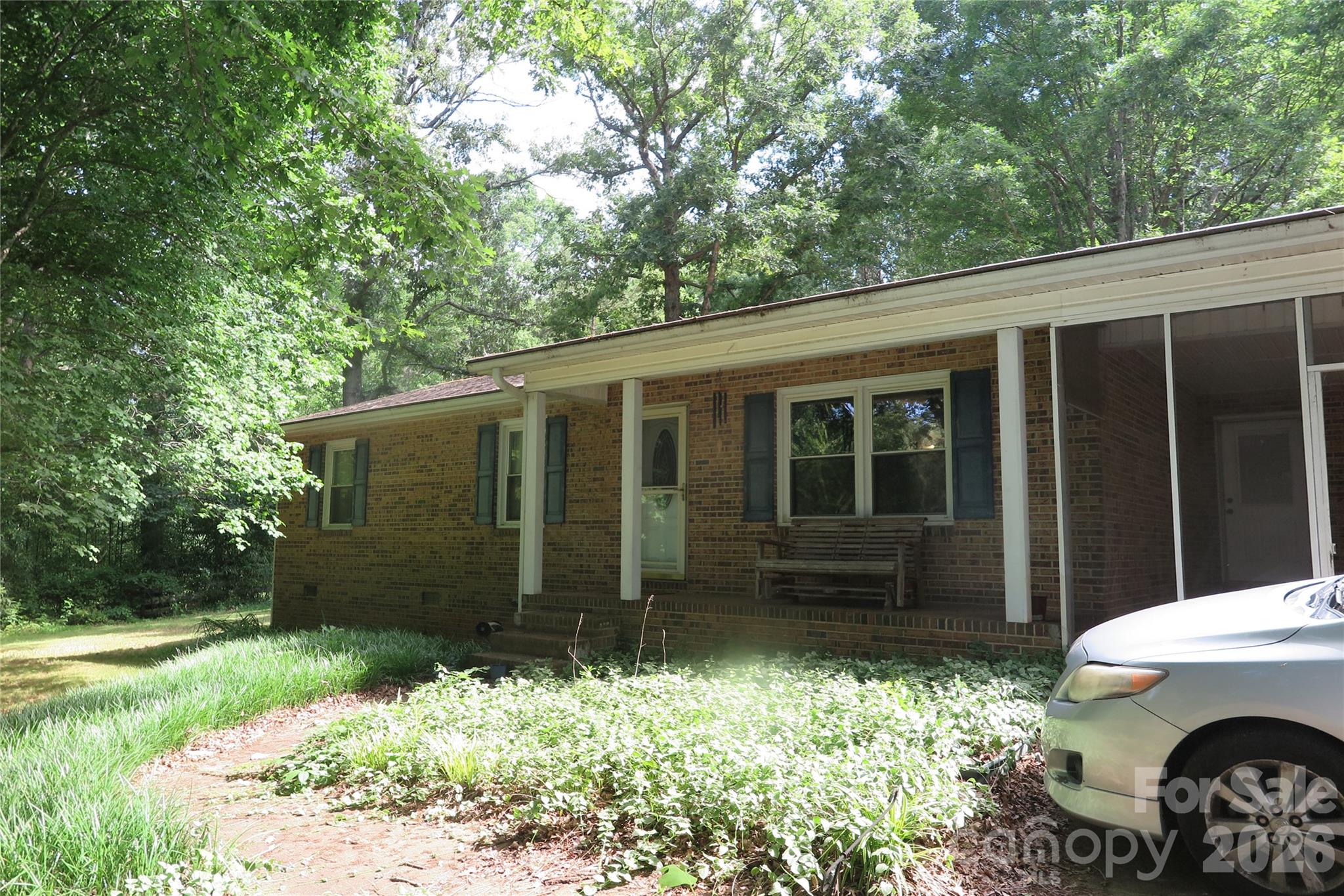 Single Family Residence at 112 Glenn Oaks Drive, Lawndale, photo 2 of 25